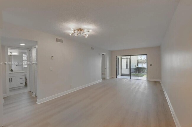 Building Photo - 2650 Greenwood Terrace