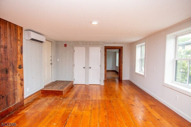 Building Photo - 54 Coryell St