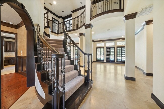 Building Photo - 30 N Palmiera Cir