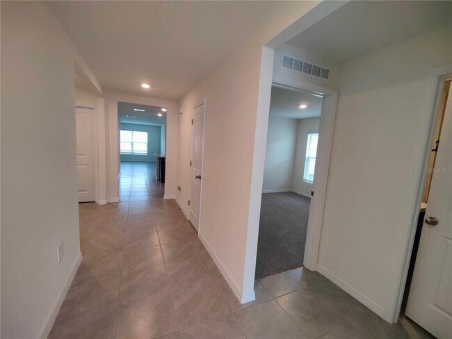 Building Photo - 6939 SE 112th Ln