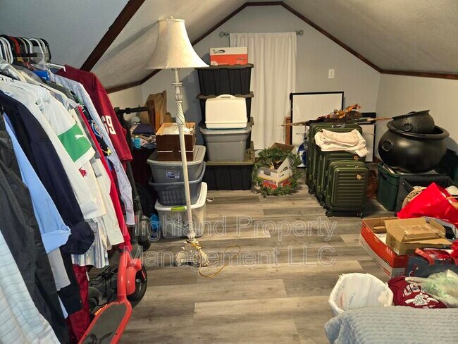 Building Photo - 1160 NE Lake St