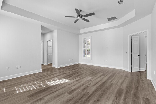 Building Photo - Executive Lakefront in Gainesville - Available NOW