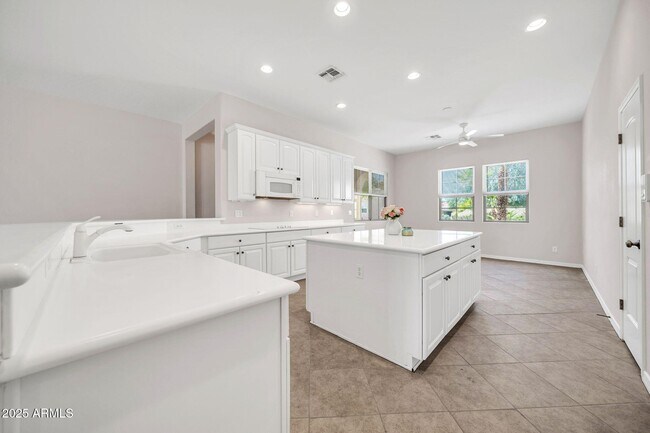 Building Photo - 22201 N Montecito Ave