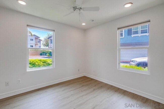 Building Photo - 2978 Beachwood Blf Wy