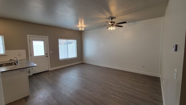 Building Photo - Cedar City 3 bed | 2 Bath | 2 Car Townhome