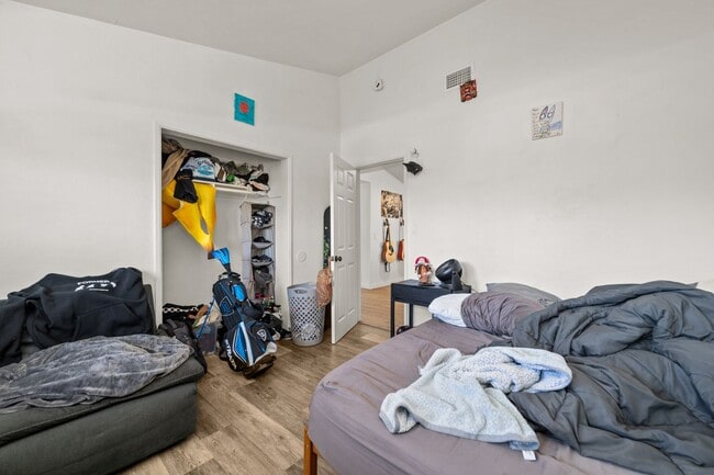 Building Photo - Two full kitchens, two washers & dryers, two dishwashers!