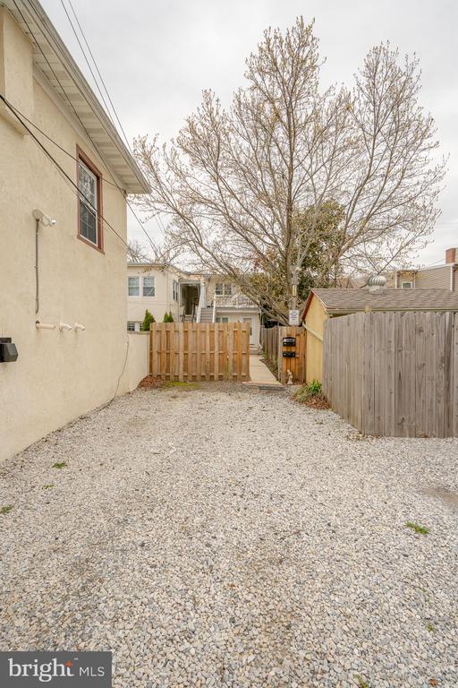 Building Photo - 340 W Gay St