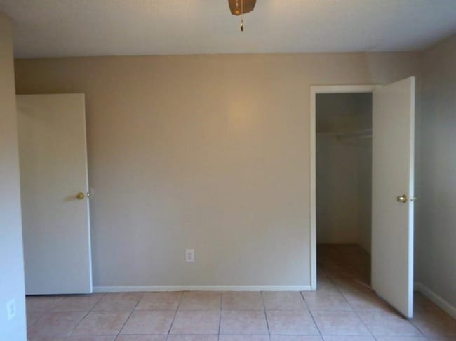 Building Photo - Farley Drive Unit B
