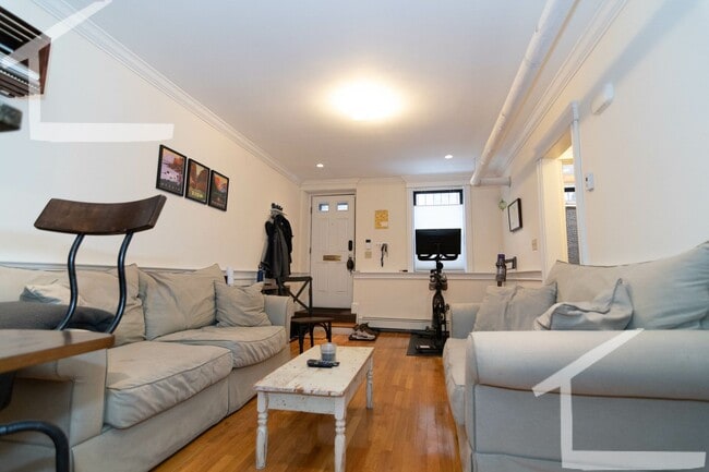 Building Photo - 19 Glenville Ave