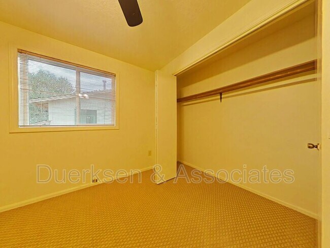 Building Photo - 1674 SW Country Club Pl