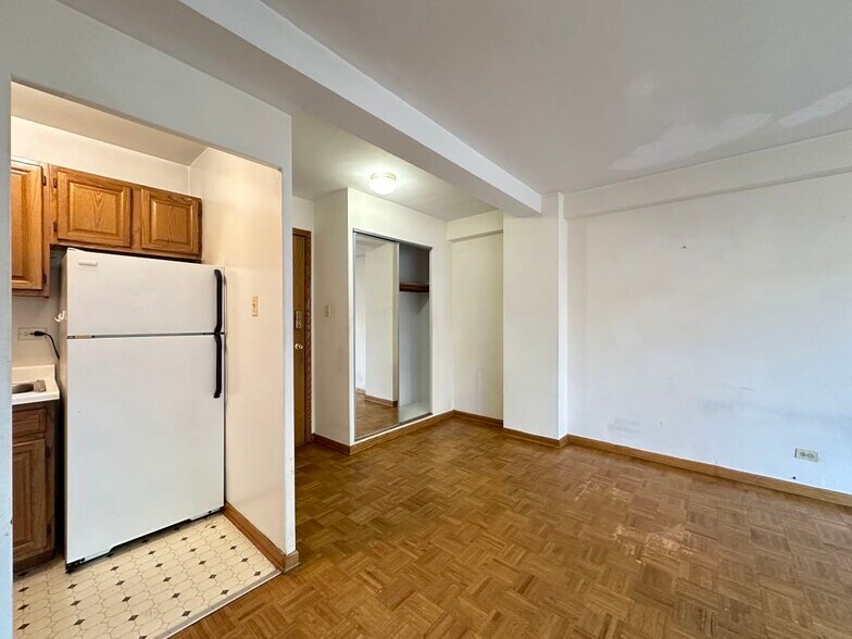 Building Photo - 4180 N Marine Dr