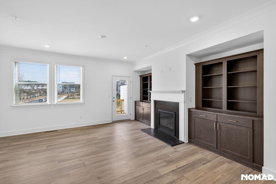 Building Photo - 811 Atkins Ln