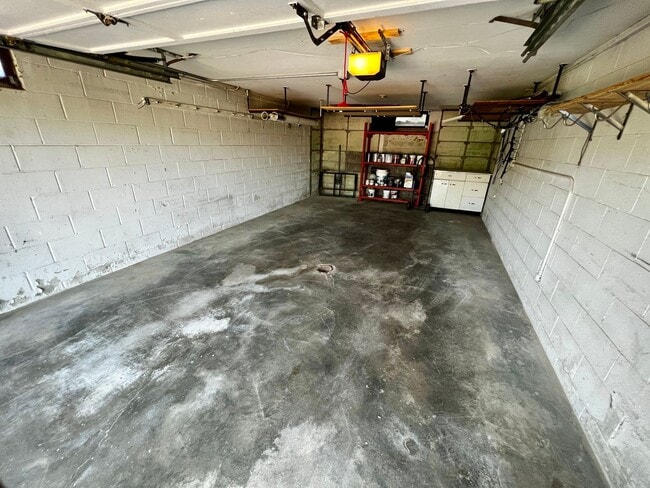 Building Photo - Updated 4 Bed 2 Bathroom House near East HyVee!