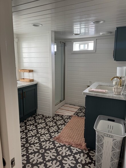 Building Photo - 123 Jasper St