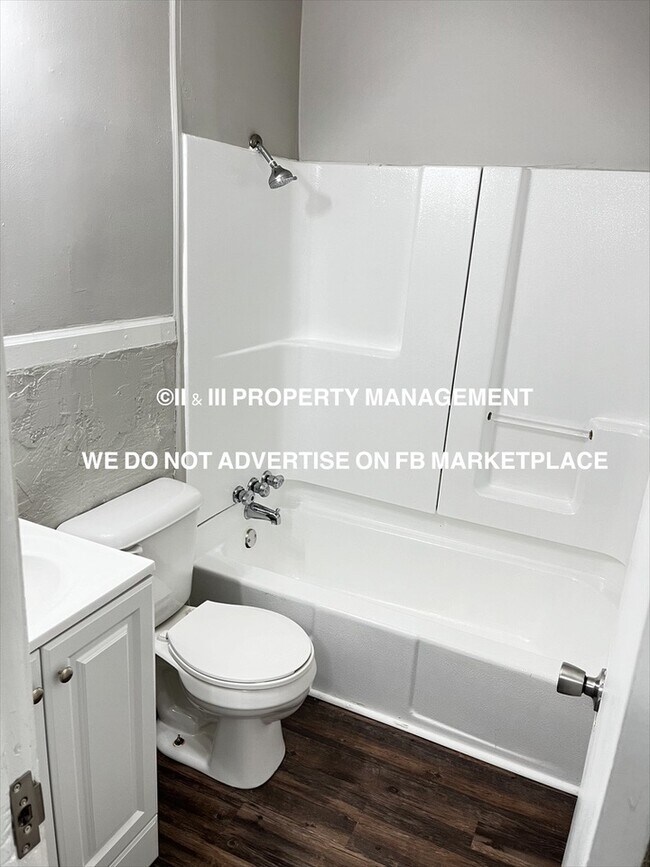 Building Photo - 110 S Annie St