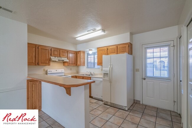 Building Photo - Charming 2 Bedroom Townhome