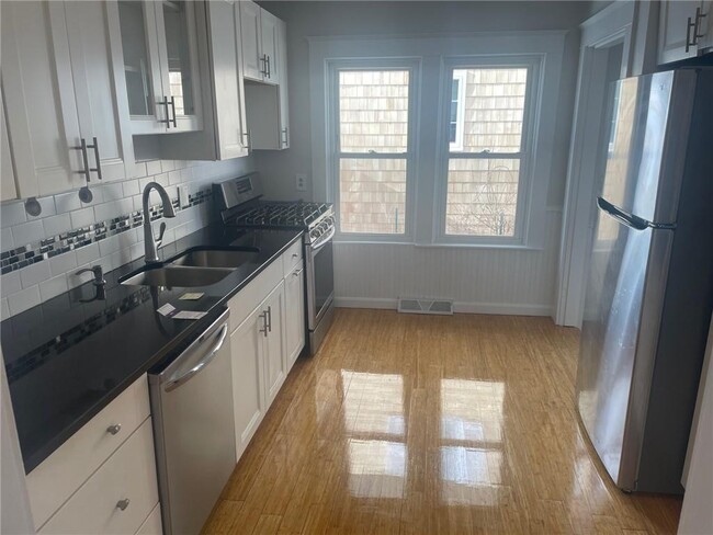 Building Photo - 87 Grosvenor Ave