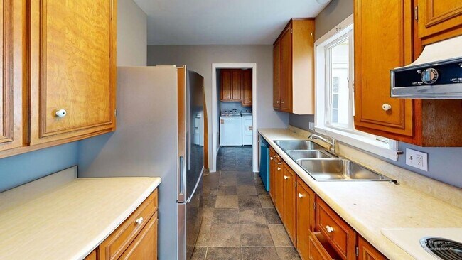 Building Photo - Beautifully maintained single-level ranch home in South Barre