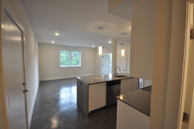 Building Photo - 2 Bedroom