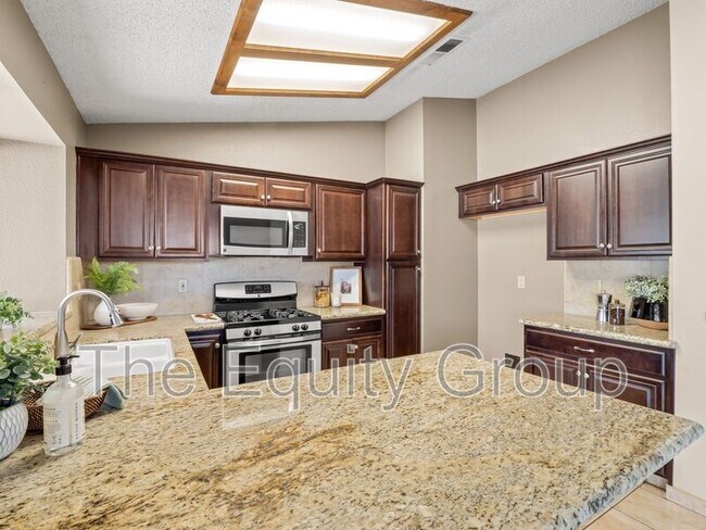 Building Photo - 1730 E Babcock Ave