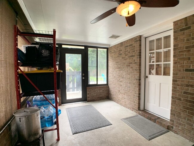 Building Photo - 3149 Lakeside Villa Rd