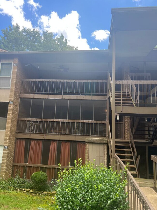 Building Photo - Knoxville 37923 - 2 bedroom, 2 bath condo ...