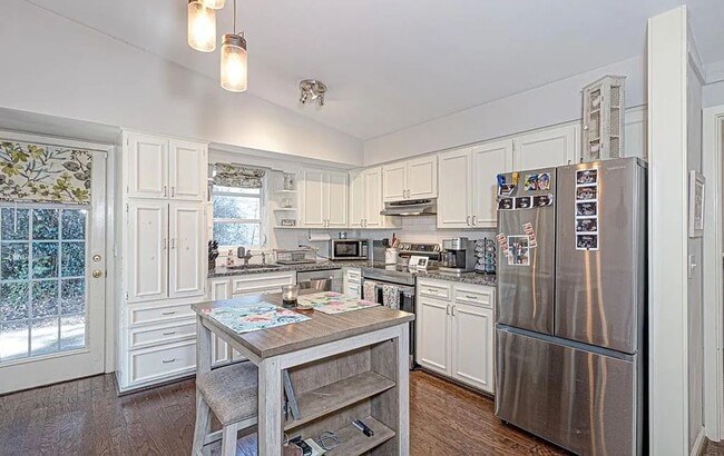 Building Photo - Beautiful and Remodeled Midtown Home!!!!!