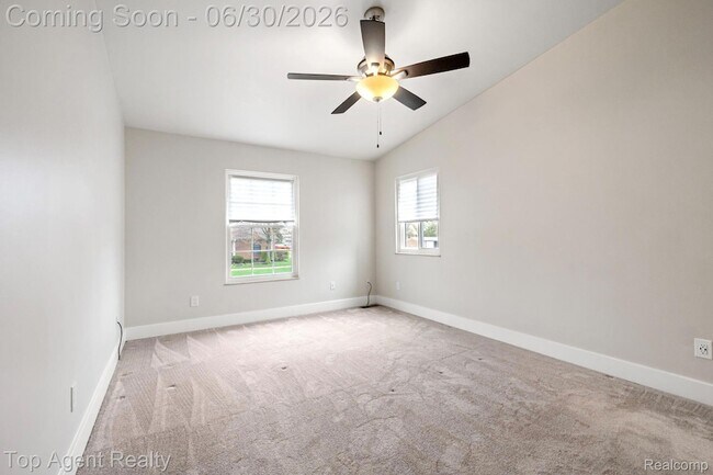 Building Photo - 38887 Country Cir