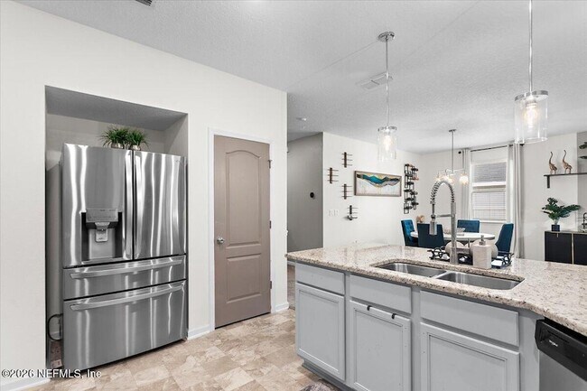 Building Photo - 595 Wild Rose Ln