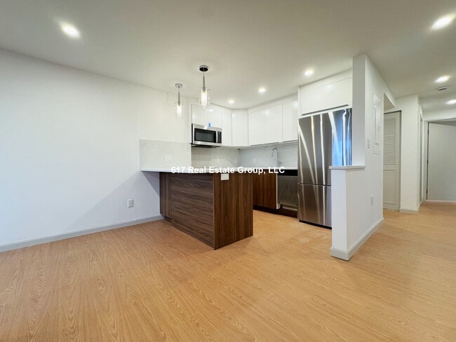 Building Photo - 1243 Beacon St