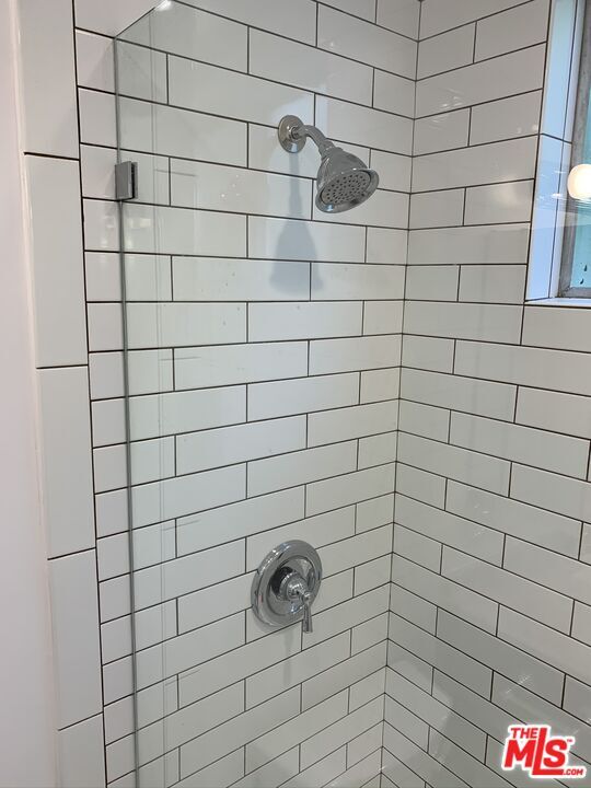 Building Photo - 7924 Clinton St