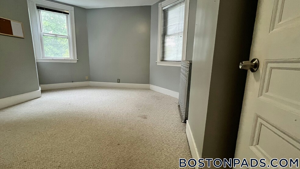 Building Photo - 66 University Rd