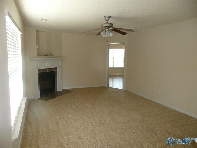 Building Photo - 242 Shadow Ct SW