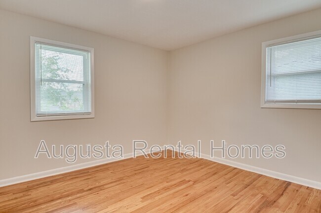 Building Photo - 1406 Ridgewood Dr