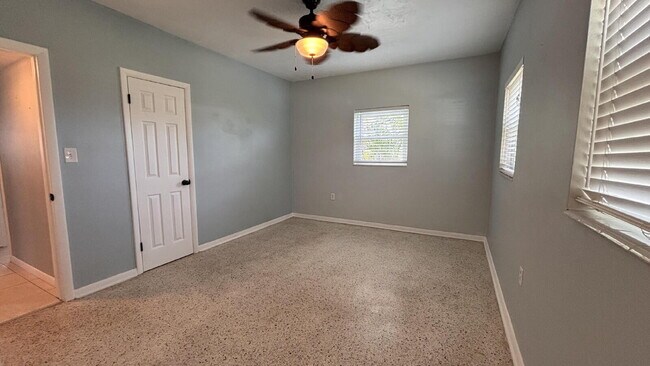 Building Photo - Charming Old Florida-Style Pool Home for Rent!