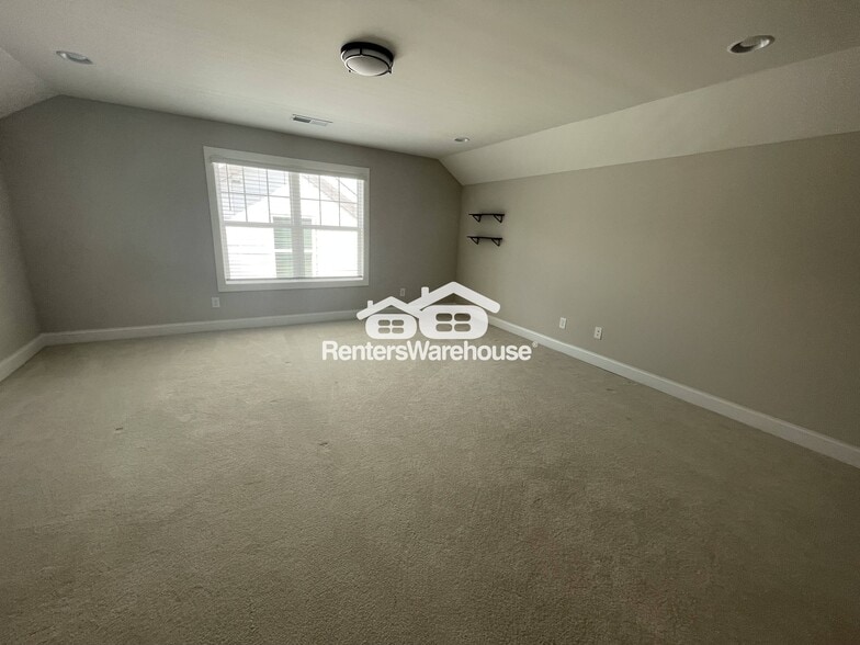 Building Photo - 1974 Drew Dr