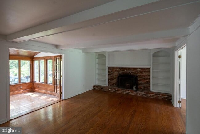 Building Photo - 1 Sugan Close St
