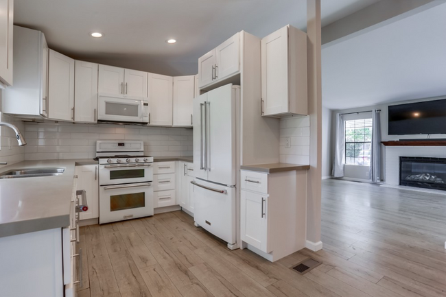 Building Photo - 3560 Turquoise Ln