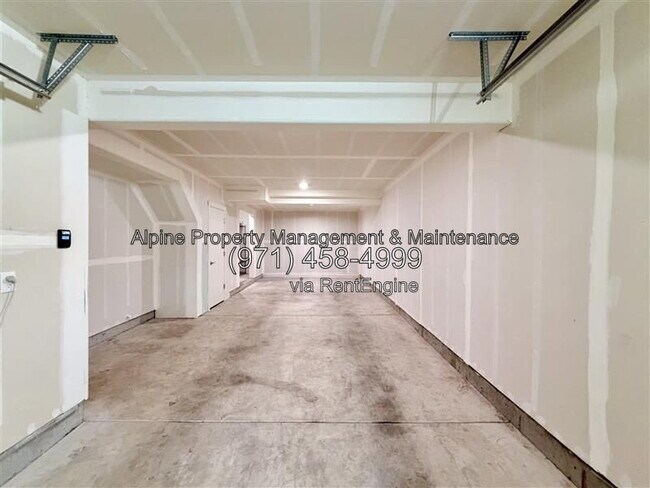 Building Photo - 14229 SW 169th Ave