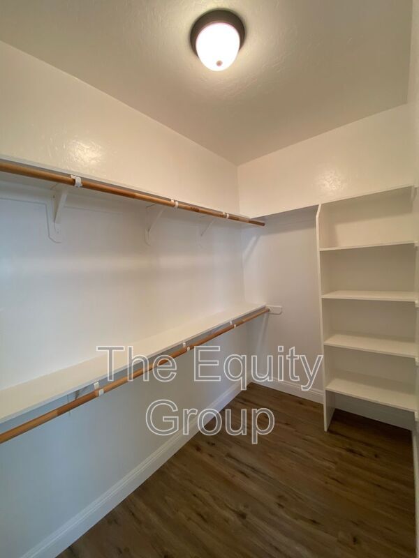 Building Photo - 1424 N Oliveto Ct