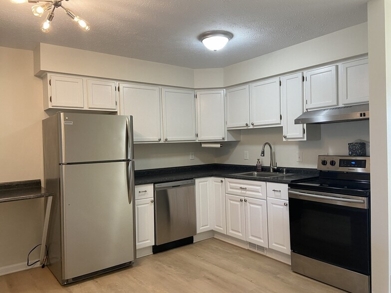 Building Photo - 5662 Running Brook Rd