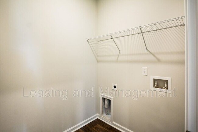 Building Photo - 411 Zenith Blvd