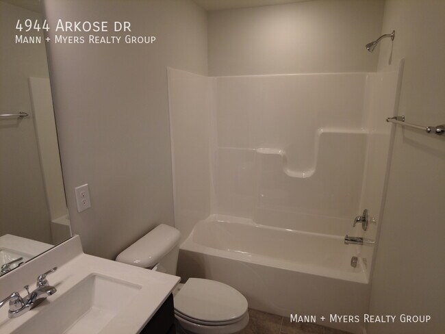 Building Photo - 4944 Arkose Dr