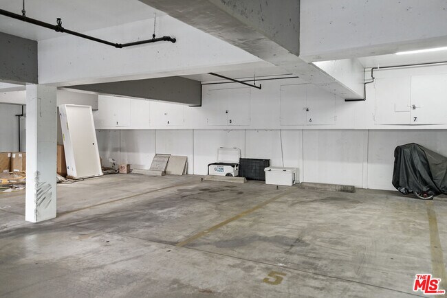 Building Photo - 6 Voyage St