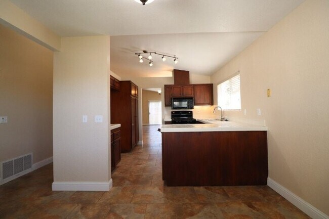 Building Photo - Great Three Bedroom Home