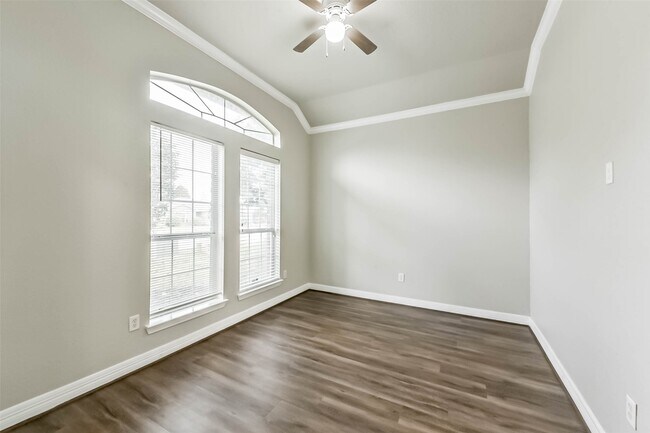 Building Photo - 21617 Horseshoe Dr