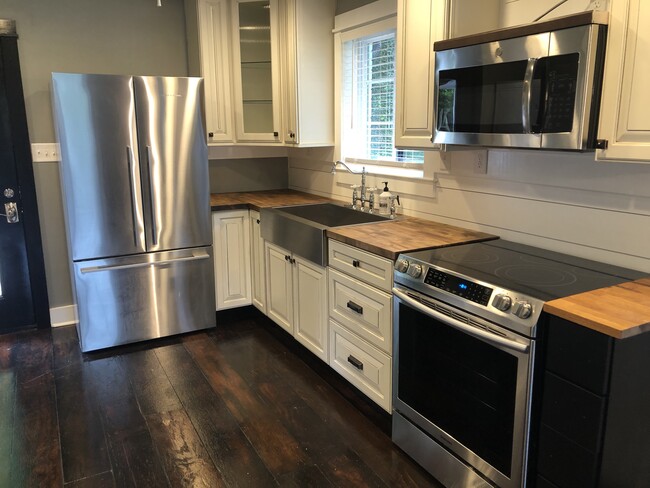 Kitchen with new stainless appliances - 20400 Church St