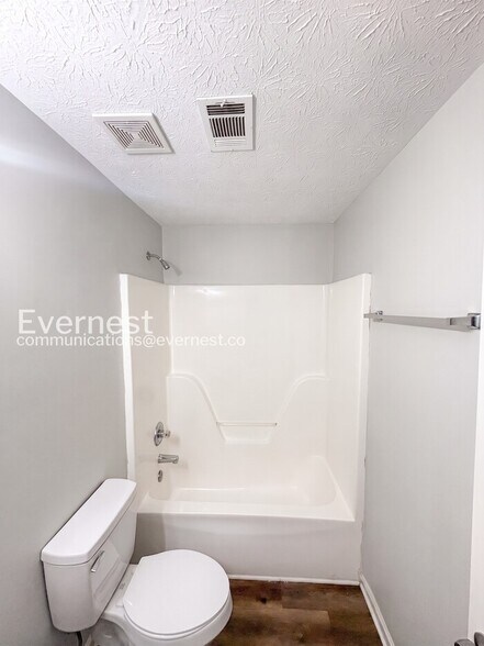 Building Photo - 908 Castle Ct