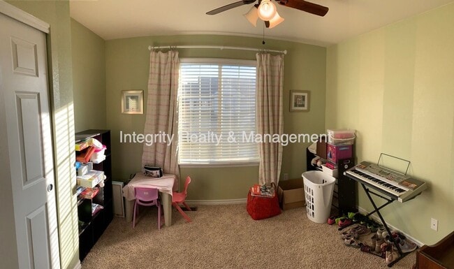 Building Photo - 3025 Redhaven Way