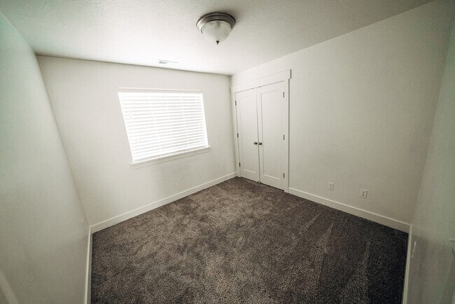 Building Photo - 441 N 100 W